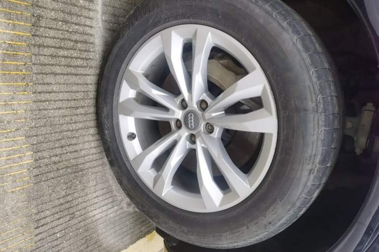 Used Audi Q7 2019 55 TFSI Technology Edition Right Front Wheel Hub