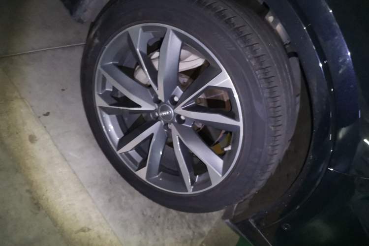 Used Audi Q7 2019 55 TFSI S line Sport Edition Right Front Wheel Hub