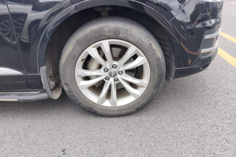 Used Audi Q7 2019 45 TFSI Comfort Model Right Front Wheel Hub