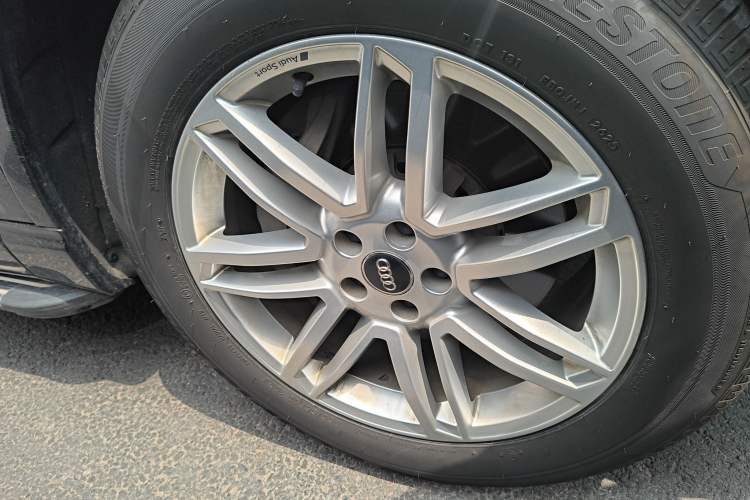 Used Audi Q7 2019 45 TFSI S line Sport Edition Right Front Wheel Hub
