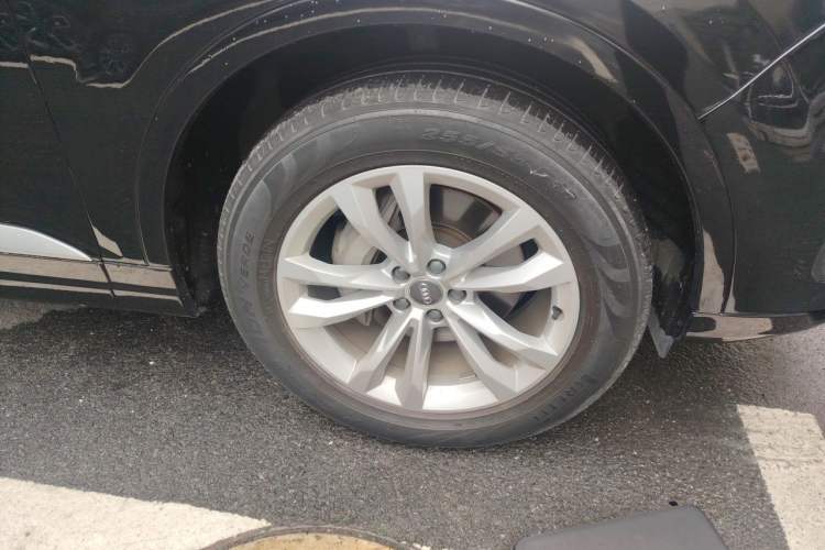 Used Audi Q7 2019 45 TFSI Comfort Model Right Front Wheel Hub