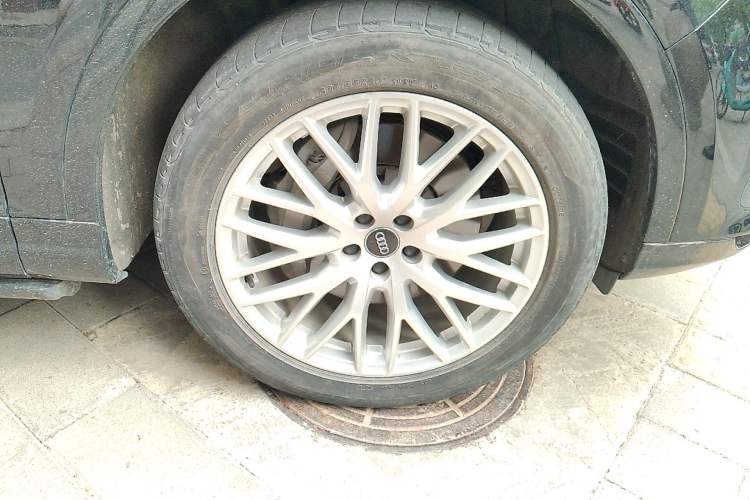 Used Audi Q7 2019 55 TFSI Technology Edition Right Front Wheel Hub
