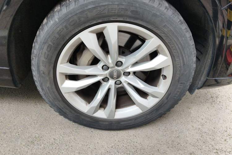 Used Audi Q7 2019 55 TFSI Technology Edition Right Front Wheel Hub