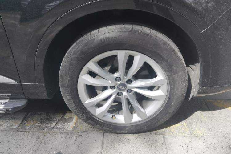 Used Audi Q7 2019 45 TFSI Comfort Model Right Front Wheel Hub