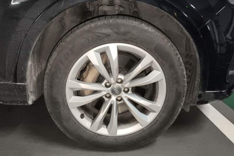 Used Audi Q7 2019 45 TFSI Comfort Model Right Front Wheel Hub