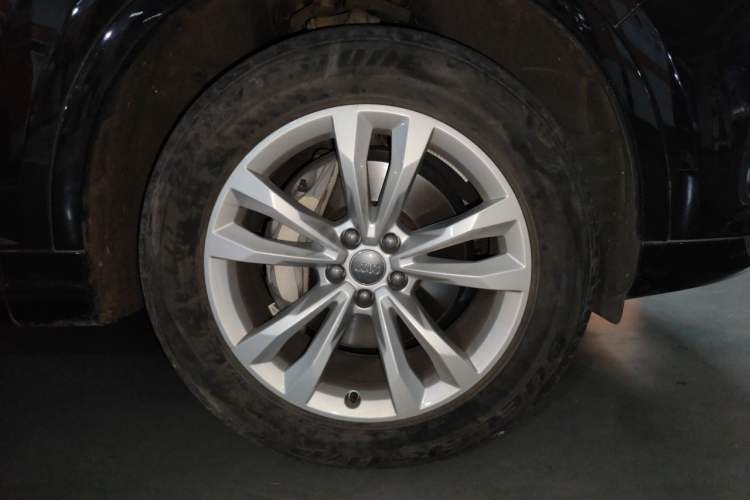 Used Audi Q7 2019 45 TFSI Comfort Model Right Front Wheel Hub