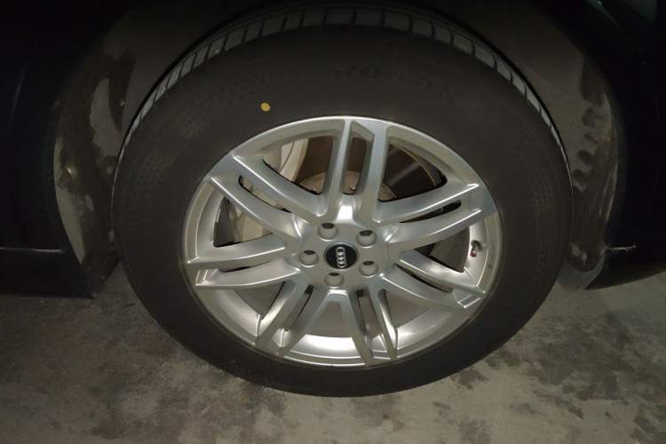 Used Audi Q7 2019 45 TFSI S line Sport Edition Right Front Wheel Hub