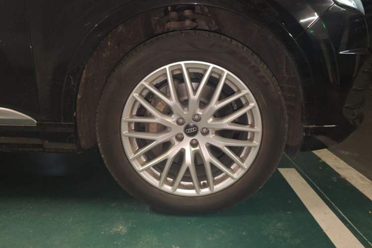 Used Audi Q7 2019 55 TFSI S line Sport Edition Right Front Wheel Hub