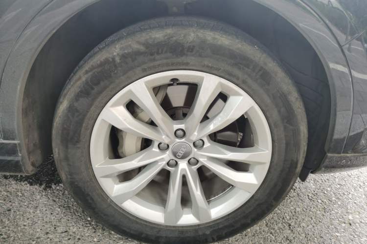 Used Audi Q7 2019 55 TFSI Technology Edition Right Front Wheel Hub