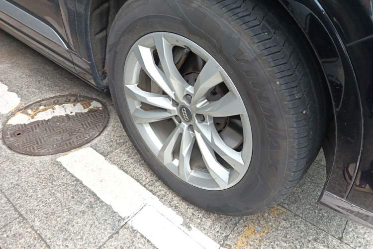 Used Audi Q7 2019 45 TFSI Comfort Model Right Front Wheel Hub