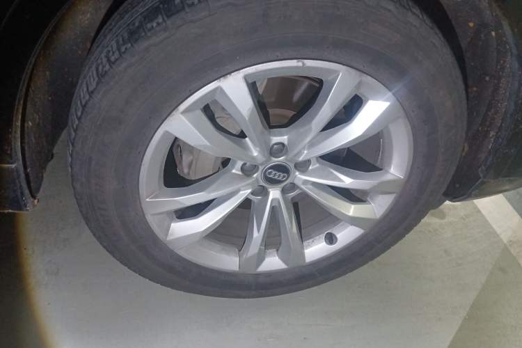 Used Audi Q7 2019 45 TFSI Comfort Model Right Front Wheel Hub
