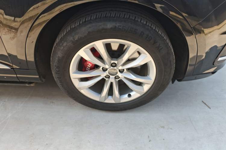 Used Audi Q7 2019 55 TFSI Technology Edition Right Front Wheel Hub