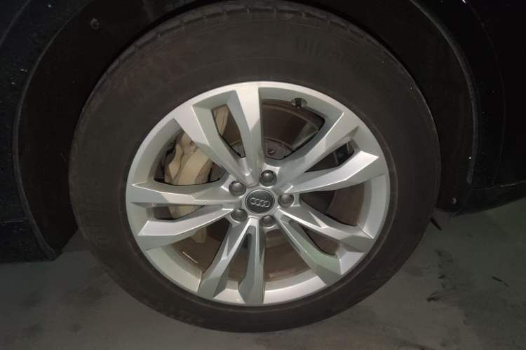 Used Audi Q7 2019 55 TFSI Technology Edition Right Front Wheel Hub