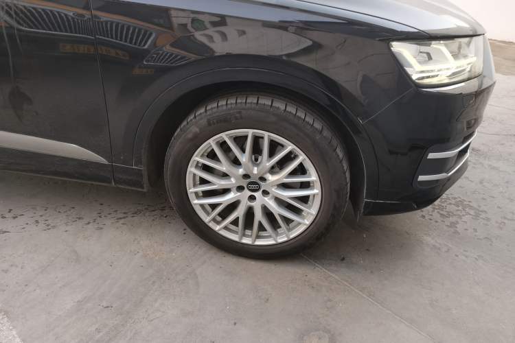 Used Audi Q7 2019 55 TFSI Technology Edition Right Front Wheel Hub