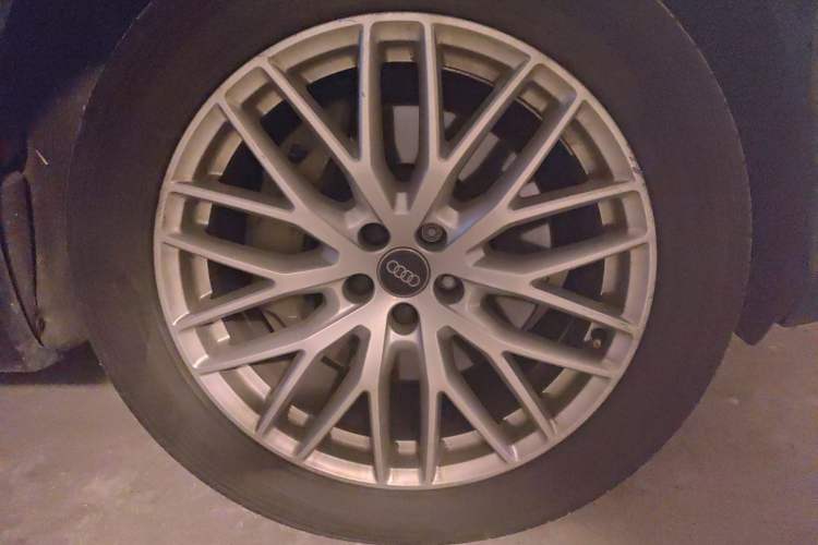 Used Audi Q7 2019 55 TFSI S line Sport Edition Right Front Wheel Hub