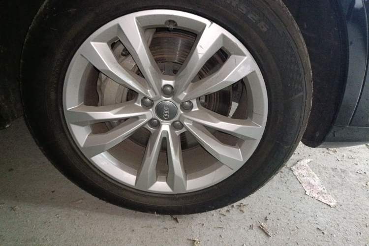 Used Audi Q7 2019 55 TFSI Technology Edition Right Front Wheel Hub