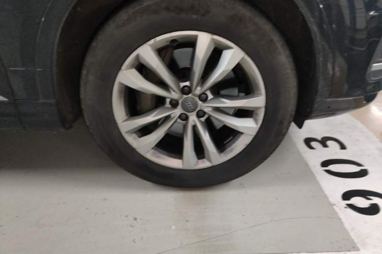 Used Audi Q7 2019 45 TFSI Comfort Model Right Front Wheel Hub