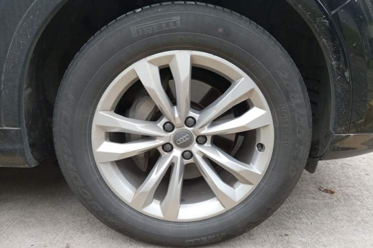 Used Audi Q7 2019 45 TFSI Comfort Model Right Front Wheel Hub