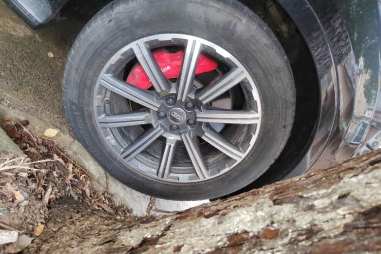 Used Audi Q7 2019 55 TFSI Prestige Edition Right Front Wheel Hub
