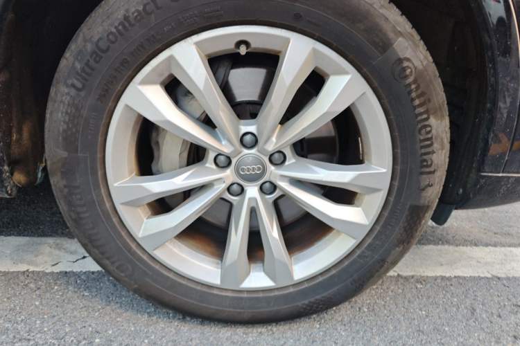 Used Audi Q7 2019 45 TFSI Comfort Model Right Front Wheel Hub