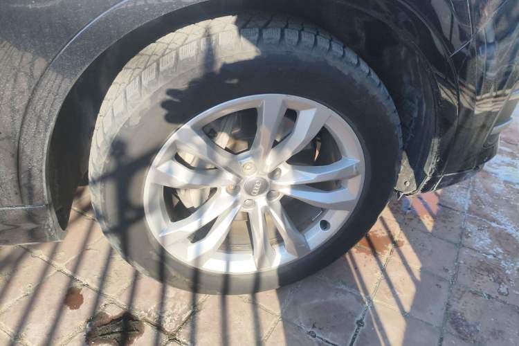 Used Audi Q7 2019 45 TFSI Comfort Model Right Front Wheel Hub
