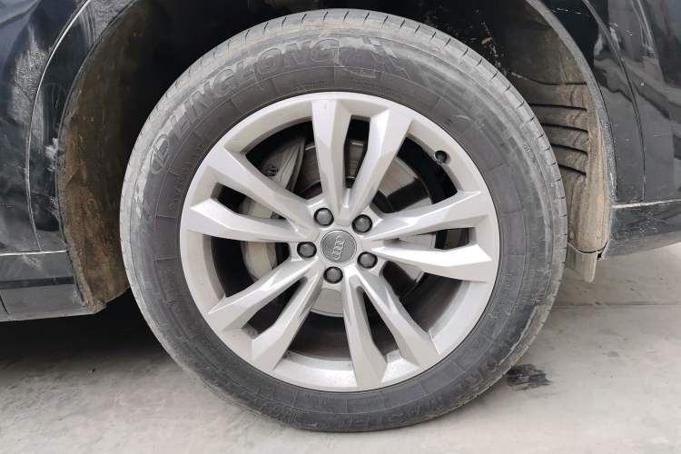 Used Audi Q7 2019 45 TFSI Comfort Model Right Front Wheel Hub