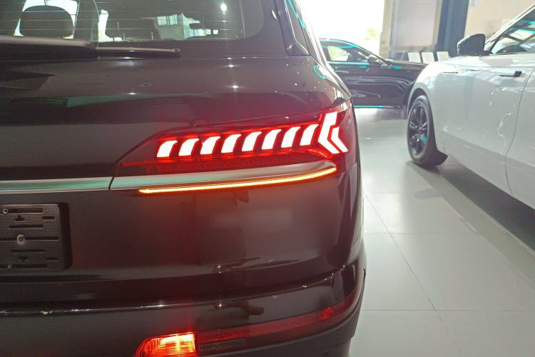 Used Audi Q7 2019 45 TFSI Comfort Model Right Rear Taillight