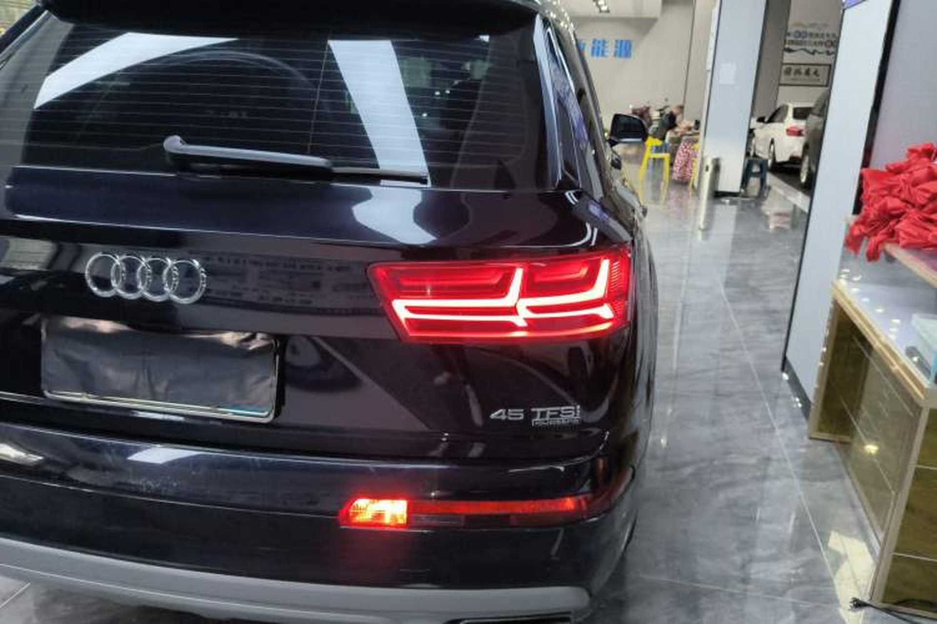Used Audi Q7 2019 45 TFSI Comfort Model Right Rear Taillight