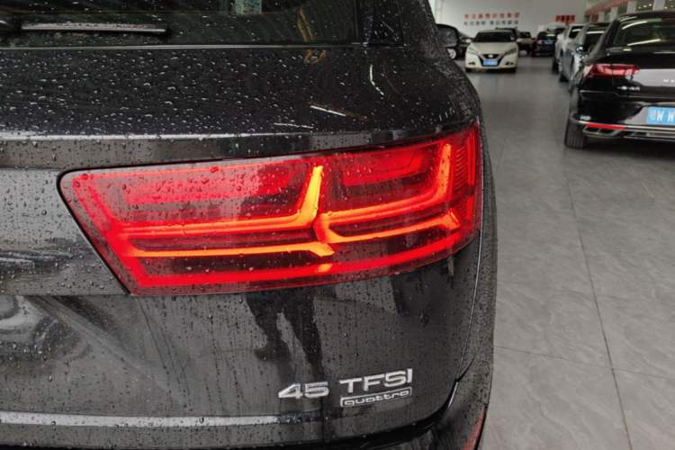 Used Audi Q7 2019 45 TFSI Comfort Model Right Rear Taillight