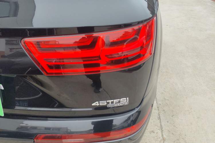 Used Audi Q7 2019 45 TFSI Comfort Model Right Rear Taillight