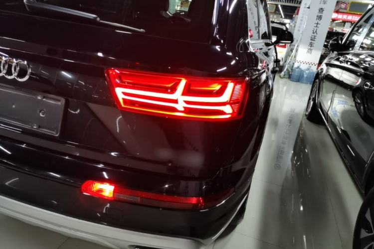 Used Audi Q7 2019 45 TFSI Comfort Model Right Rear Taillight
