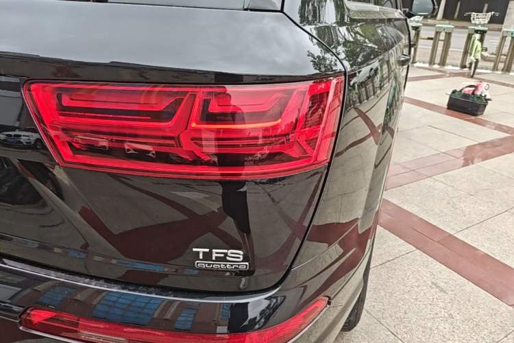Used Audi Q7 2019 45 TFSI Comfort Model Right Rear Taillight