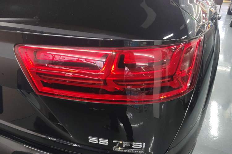 Used Audi Q7 2019 55 TFSI Technology Edition Right Rear Taillight