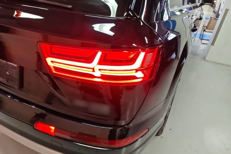 Used Audi Q7 2019 45 TFSI Comfort Model Right Rear Taillight
