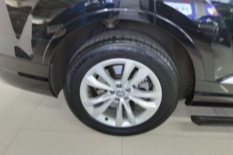 Used Audi Q7 2019 55 TFSI Technology Edition Right Rear Wheel Hub