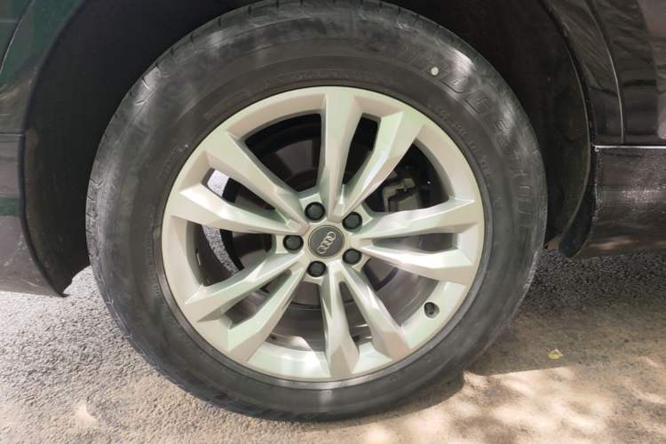 Used Audi Q7 2019 45 TFSI Comfort Model Right Rear Wheel Hub