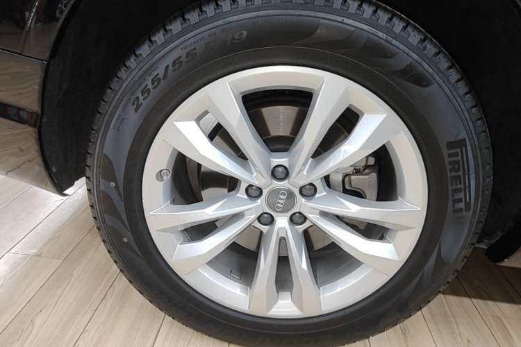Used Audi Q7 2019 55 TFSI Technology Edition Right Rear Wheel Hub