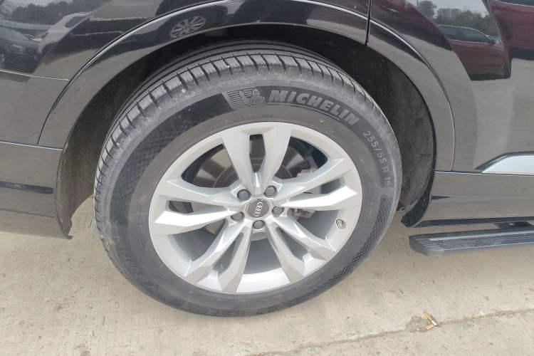 Used Audi Q7 2019 45 TFSI Comfort Model Right Rear Wheel Hub