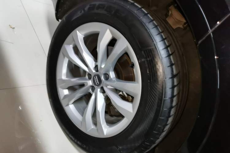 Used Audi Q7 2019 45 TFSI Comfort Model Right Rear Wheel Hub