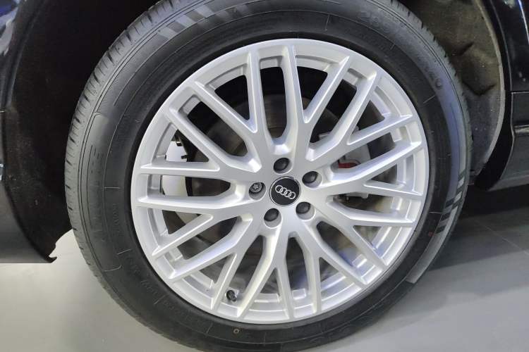 Used Audi Q7 2019 55 TFSI Technology Edition Right Rear Wheel Hub
