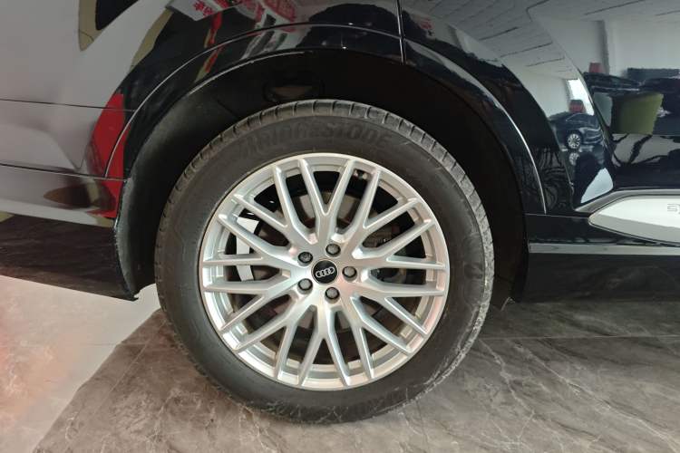 Used Audi Q7 2019 55 TFSI S line Sport Edition Right Rear Wheel Hub