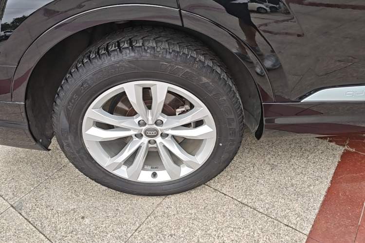 Used Audi Q7 2019 45 TFSI Comfort Model Right Rear Wheel Hub