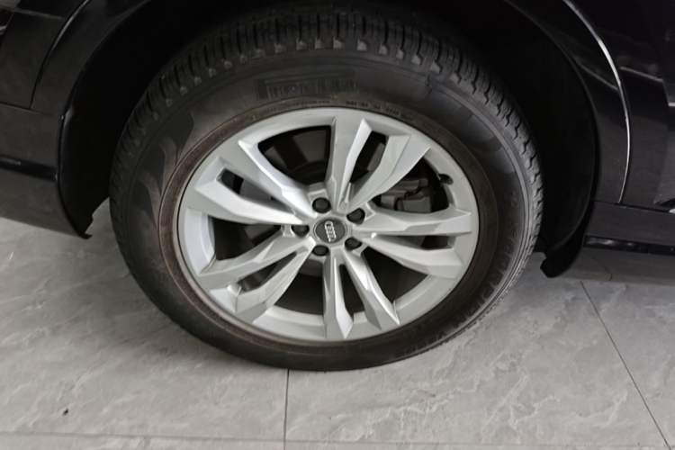 Used Audi Q7 2019 45 TFSI Comfort Model Right Rear Wheel Hub