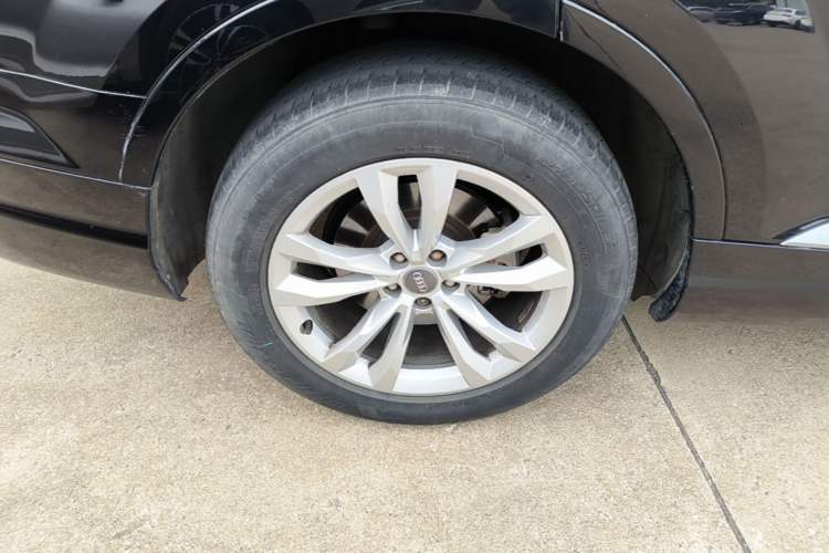 Used Audi Q7 2019 45 TFSI Comfort Model Right Rear Wheel Hub