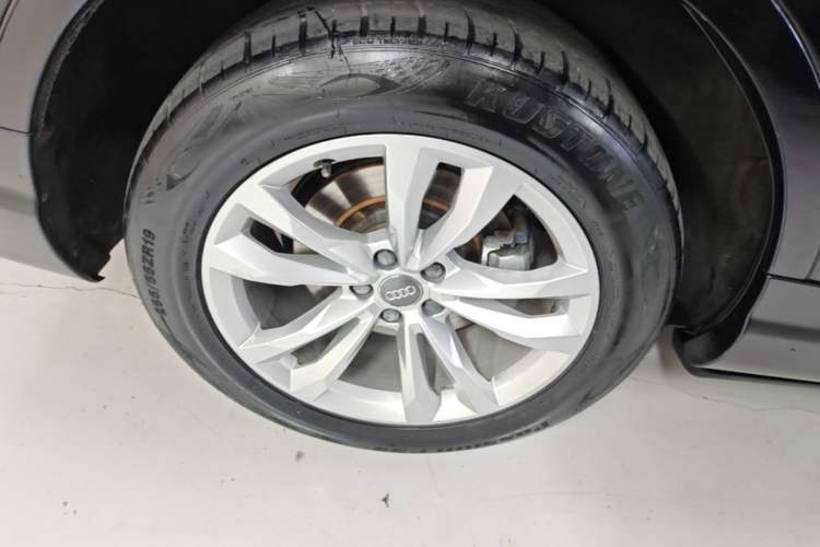 Used Audi Q7 2019 45 TFSI Comfort Model Right Rear Wheel Hub