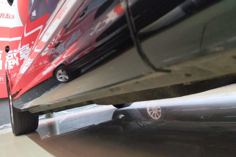 Used Audi Q7 2019 45 TFSI Comfort Model Right Side Sill