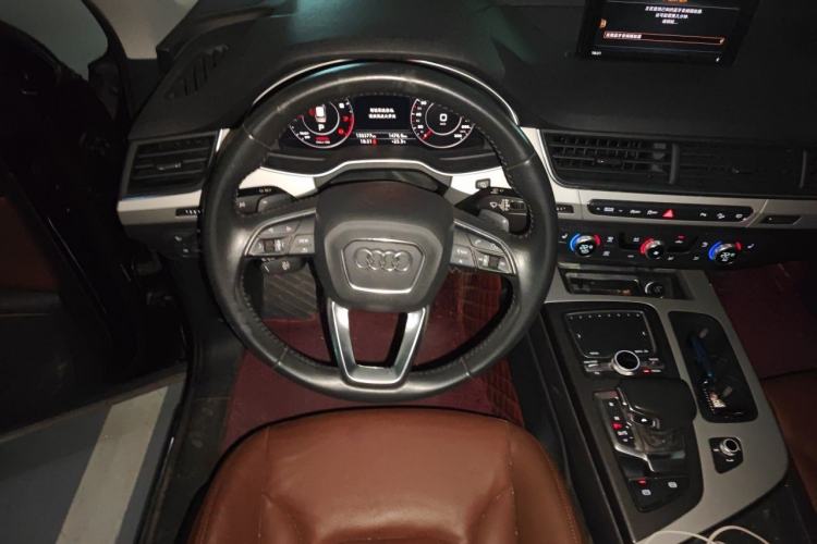 Used Audi Q7 2019 45 TFSI Comfort Model Steering Wheel