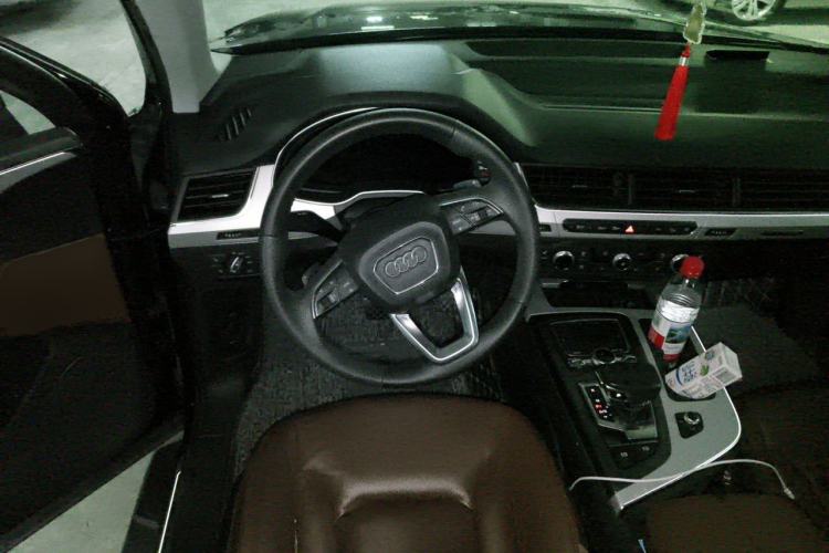 Used Audi Q7 2019 45 TFSI Comfort Model Steering Wheel