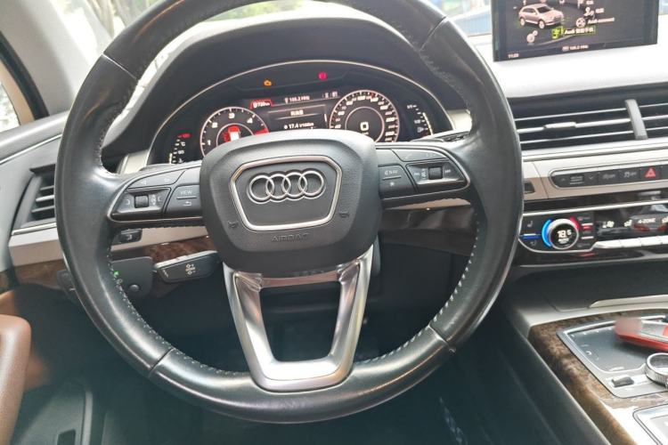Used Audi Q7 2019 55 TFSI S line Sport Edition Steering Wheel