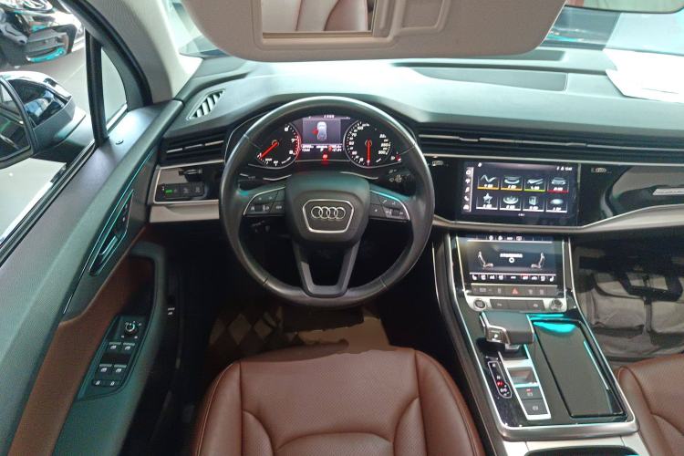 Used Audi Q7 2019 45 TFSI Comfort Model Steering Wheel